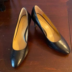 Talbots Classic black leather pump size 6M Excellent condition